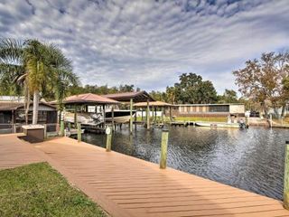 Hotel pic Waterfront Homosassa Home with Private Dock!