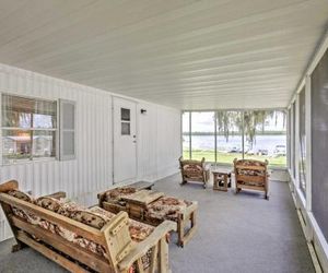 Silver Springs Cabin w/Porch & Mill Dam Lake View! Ocklawaha United States