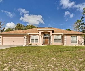 Bright Spring Hill Home - 10 Mins to Weeki Wachee! Spring Hill United States