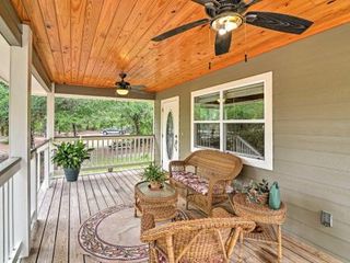 Hotel pic Crystal River Cottage on 1 Acre with Deck and Porch!