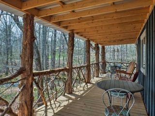 Фото отеля Summerville Cabin with Private Creek and Blue Hole!