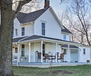 Farmhouse on 13 Acres Between Lawrence & Topeka! Lawrence United States
