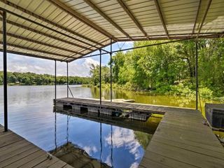 Фото отеля Waterfront Lake Barkley Home with Deck and Fire Pit!
