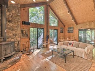 Фото отеля Cabin with 3 Acres, Tennis and BBall Courts by 4 Ski Mtns