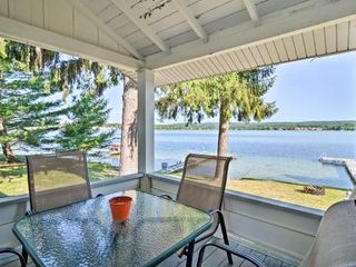 Фото отеля Petoskey Waterfront Cottage with Deck and Grill!