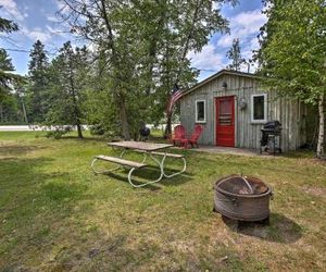 Charming Suttons Bay Cottage w/Shared Waterfront! Traverse City United States