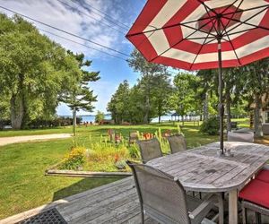 Lakefront Manitou Cottage Near Dwtn Suttons Bay! Traverse City United States