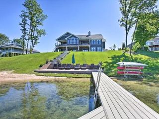 Hotel pic Waterfront Silver Lake Home with Private 40 Dock!
