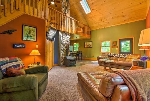 Photo of Trout Lake Cabin with Private Dock, Kayaks and Loft!