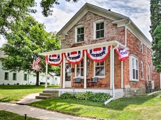 Hotel pic Historic Wabasha Home with Patio in Downtown!
