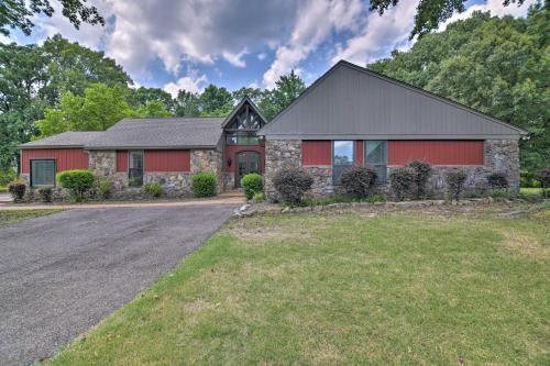 Photo of Spacious Southaven Home on 8 Acres with Private Pool