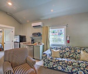 Cozy Cottage w/ Pool Access in Downtown Branson! Branson United States