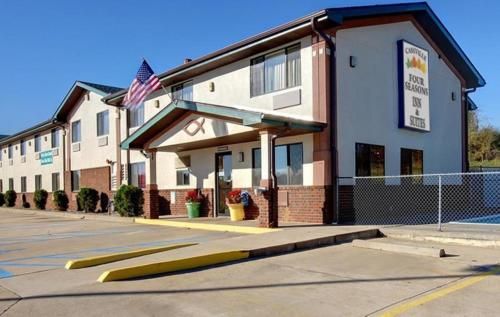 Photo of Cassville Four Seasons Inn & Suites