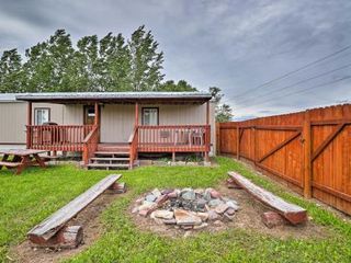Фото отеля Columbia Falls Cottage with Deck and Grill!