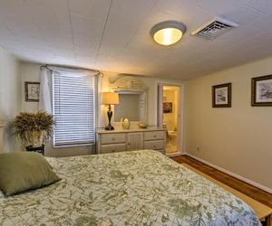 Wildwood House w/ Enclosed Porch - Walk to Beach! Wildwood United States