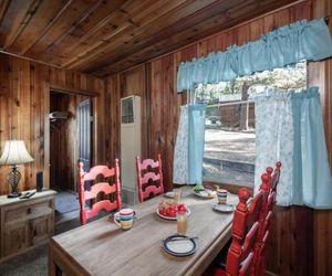 Pine Cabin, 2 Bedrooms, Fireplace, Midtown, Sleeps 6 Ruidoso United States