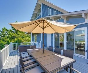 Westhampton Beach Home w/ Deck + Ocean Views! Westhampton Beach United States