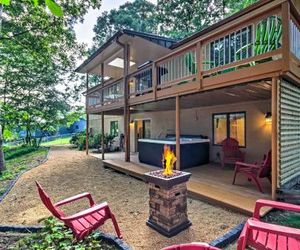 Private Home w/Hot Tub, 13 Miles to Dtwn Asheville Arden United States