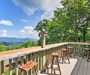 Cabin w/ Hot Tub & Mountain Views, 15 Min to Boone Blowing Rock United States