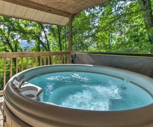 Peaceful Bryson City Cabin w/ Porch & Hot Tub Maple Springs United States
