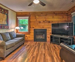 Clyde Cabin w/Porch - Mins to Smoky Mountains Lake Junaluska United States