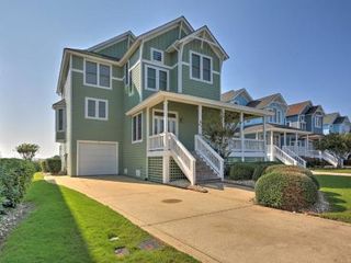 Hotel pic Manteo Waterfront Resort Home with 30-Ft Dock!