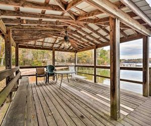 Lakefront Cottage - Swim, Boat, Fish & Golf! Mayhew United States