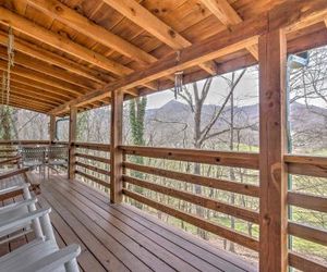 Picture Perfect Cabin w/ Decks, Fire Pit & Hot Tub Waynesville United States