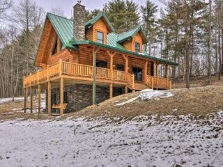 Hotel pic Family-Friendly Warsaw Cabin with Furnished Deck