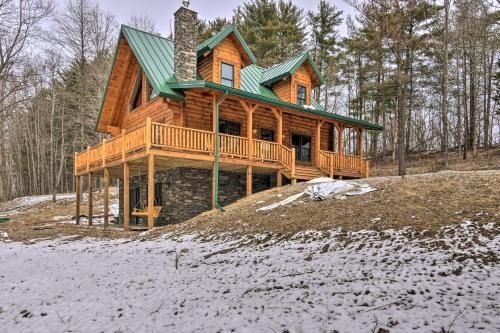 Photo of Family-Friendly Warsaw Cabin with Furnished Deck