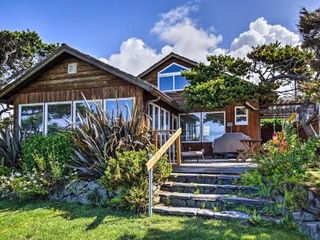 Hotel pic Oceanfront Escape with Pacific Views Surf and Explore