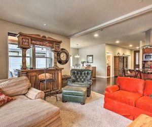 All-Season Home w/Porch, 20Mi to Mt. Bachelor Bend United States