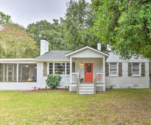 Beaufort Home w/Porch, 4 Mi. from Downtown! Beaufort United States