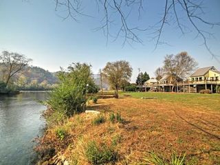 Hotel pic Peaceful Reliance Cabin with Deck on Hiwassee River!