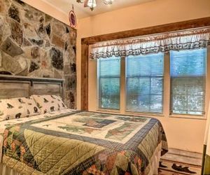 Tenn River Cabin w/Hot Tub - 10 Mi to Chattanooga! Chattanooga United States