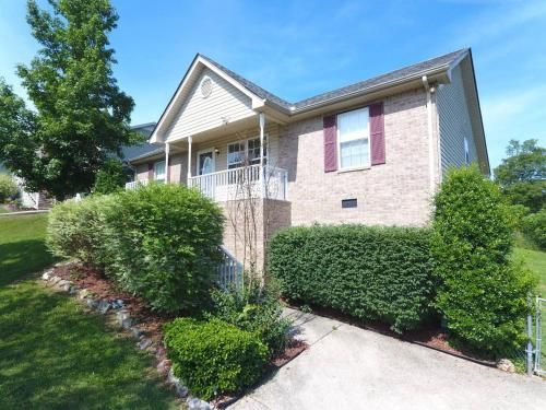 Photo of 20 minutes to Downtown Nashville w/ Fenced in Yard