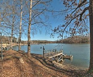 Lakefront Harrison Home w/ Sunroom, Deck, & Dock! Ooltewah United States