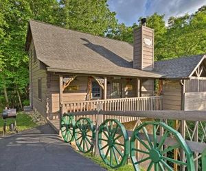 Cozy Cabin w/ Hot Tub & Views - 4 Mi to Dollywood! Shady Grove United States