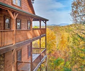 Pigeon Forge Area Cabin w/Mountain Views & Hot Tub Shady Grove United States