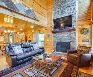 Smoky Mtn Cabin w/HotTub - 8 Mi to Dollywood! Dupont Springs United States