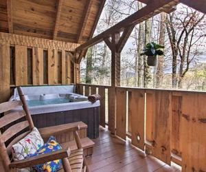 Honey Bear Pause Getaway w/ Porch & Hot Tub Townsend United States