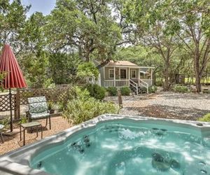 Charming Canyon Lake Cottage w/ Pool & BBQ Pit! Canyon Lake United States