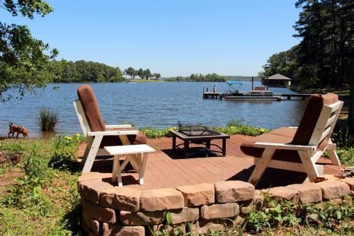 Photo of Frankston Home with Deck and Fishing on Lake Palestine!