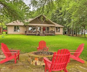4BR Eustace Lakefront House w/Private Dock! Athens United States