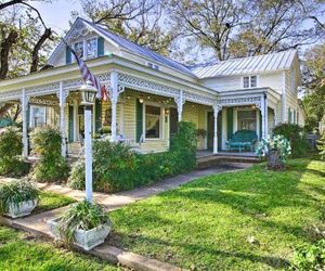 NEW-Large Fredericksburg Home 1.5 Block to Main St Fredericksburg United States