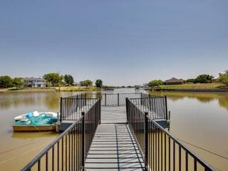 Фото отеля Waterfront Granbury Lake Retreat with Deck and Dock!