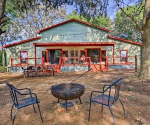 Charming Villa Cardinale Cabin in Helotes! Helotes United States