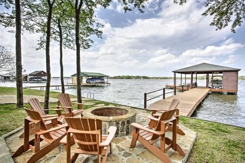 Photo of Malakoff Home with Deck andFire Pit on Cedar Creek Lake
