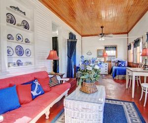 Historical Waterfront Cottage! Private 20 foot pier! Amazing water views Rockport United States