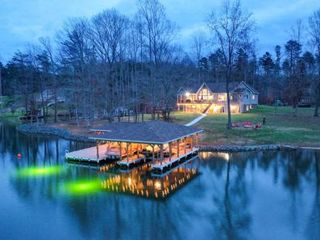 Фото отеля Lake Anna Waterfront Home with 2 Acres and Covered Dock